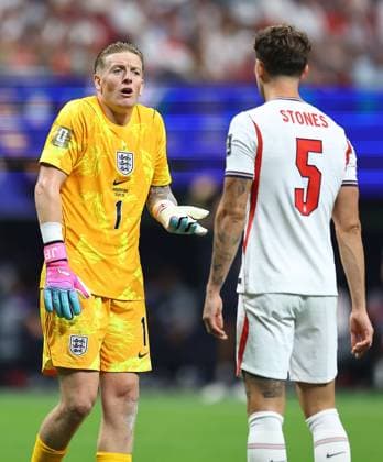 Jordan Pickford of England and John Stones of England England v Argentina, 2026 FIFA World Cup, WM, Weltmeisterschaft, Fussball Semi Final, Football, Atlanta Stadium, Atlanta, Georgia, USA - 15 Jul 2026Atlanta Atlanta Stadium Georgia (GA) United States of America  Copyright: xMichaelxZemanek Shutterstockx 16992756fs
