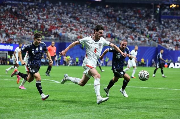 Declan Rice of England and Alexis Mac Allister of Argentina England v Argentina, 2026 FIFA World Cup, WM, Weltmeisterschaft, Fussball Semi Final, Football, Atlanta Stadium, Atlanta, Georgia, USA - 15 Jul 2026Atlanta Atlanta Stadium Georgia (GA) United States of America  Copyright: xMichaelxZemanek Shutterstockx 16992756ga
