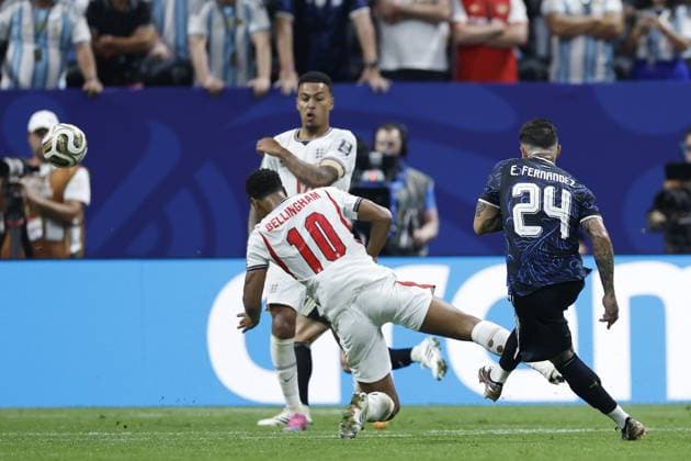 ATLANTA - (LR) Jude Bellingham of England, Morgan Rogers of England, Enzo Fernandez of Argentina scores the 1-1 during the 2026 FIFA World Cup, WM, Weltmeisterschaft, Fussball semi-final match between England and Argentina at the Atlanta Stadium on July 15, 2026 in Atlanta, Georgia, United States. MAURICE VAN STEEN ANP FIFA World Cup 2026 - semi final 2026 xVIxANPxSportx xMauricexvanxSteenxIVx 563623561 originalFilename: 563623561.jpg