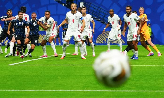England and Argentina players watch the ball from a corner England v Argentina, 2026 FIFA World Cup, WM, Weltmeisterschaft, Fussball Semi Final, Football, Atlanta Stadium, Atlanta, Georgia, USA - 15 Jul 2026Atlanta Atlanta Stadium Georgia (GA) United States of America  Copyright: xJavierxGarcia Shutterstockx 16992264ex