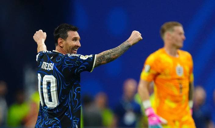 Lionel Messi of Argentina celebrates England v Argentina, 2026 FIFA World Cup, WM, Weltmeisterschaft, Fussball Semi Final, Football, Atlanta Stadium, Atlanta, Georgia, USA - 15 Jul 2026Atlanta Atlanta Stadium Georgia (GA) United States of America  Copyright: xJavierxGarcia Shutterstockx 16992264fz
