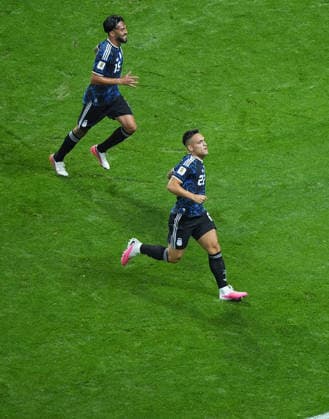 Fifa Worlsd Cup 2026 FIFA World Cup, WM, Weltmeisterschaft, Fussball 2026 Semifinal Argentina 2 England 1 Argentina came from behind with two late goals to book their place in the World Cup final against Spain. England took the lead in the 55th minute through Anthony Gordon, but Enzo Fernandez equalised in the 85th minute before substitute Lautaro Martinez headed home the winner in stoppage time (90+1), from a Lionel Messi assist. Argentina reached finals to meet Spain in New Jersey Goals: ¢Argentina: Enzo Fernandez (85), Lautaro Martinez (90+1) ¢England: Anthony Gordon (55) Atlanta Mercedes- Benz stadium USA Copyright: xSeshadrixSukumarx