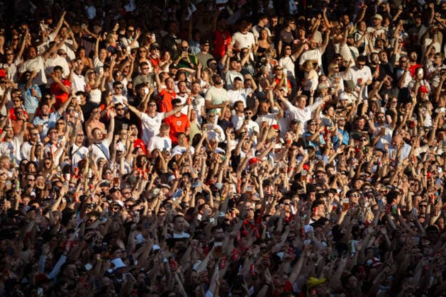 July 15, 2026, Manchester, United Kingdom: Thousands of England fans seen during World Cup semi-final between England and Argentina The sold-out Castlefield Bowl, organised by The Road Victory, saw thousands of fans come together to watch England play Argentina in a World Cup battle for the first time since France 98. England Vs Argentina World Cup Semi Final In Manchester, UK - 15 JULY 2026.  - ZUMAs197 20260715_aaa_s197_167 Copyright: xAndyxBartonx