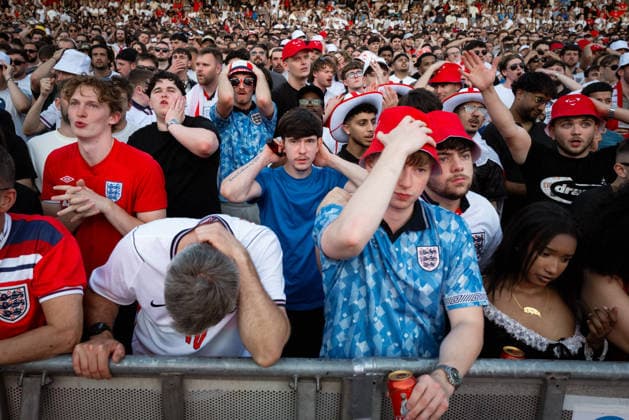 July 15, 2026, Manchester, United Kingdom: England fans react to the game after Argentina equalised during the highly anticipated World Cup semi-final. The sold-out Castlefield Bowl, organised by The Road Victory, saw thousands of fans come together to watch England play Argentina in a World Cup battle for the first time since France 98. England Vs Argentina World Cup Semi Final In Manchester, UK - 15 JULY 2026.  - ZUMAs197 20260715_aaa_s197_168 Copyright: xAndyxBartonx