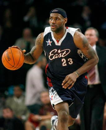 USA BASKETBALL NBA, Basketball Herren, USA ALL-STAR NBA All-Star game epa00936337 Eastern Conference All-Star LeBron James drives the ball up court during the NBA All-Star game in Las Vegas, Nevada, Sunday 18 February 2007. LAS VEGAS United States  Copyright: xLARRYxW.xSMITHx