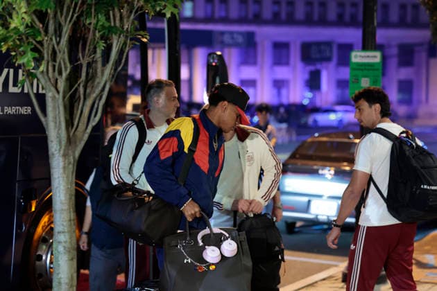 Lamine Yamal (C) from Spain arrives at their team hotel in New York, USA, 15 July 2026. The Spanish national team, Nationalteam arrives at its team hotel in New York !ACHTUNG: NUR REDAKTIONELLE NUTZUNG!  Copyright: xLavandeiraxJrx AME9753 20260716-55020905651_1