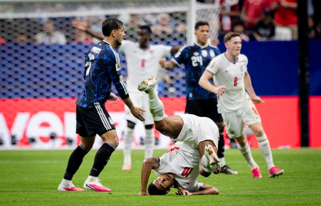 Atlanta, USA 15th Jul 2026. Leandro Paredes (ARG) Jude Bellingham (ENG) England - Argentina World Cup England - Argentinien 15.07.2026 *** Atlanta, USA, July 15, 2026 Leandro Paredes ARG Jude Bellingham ENG England Argentina World Cup England Argentina July 15, 2026