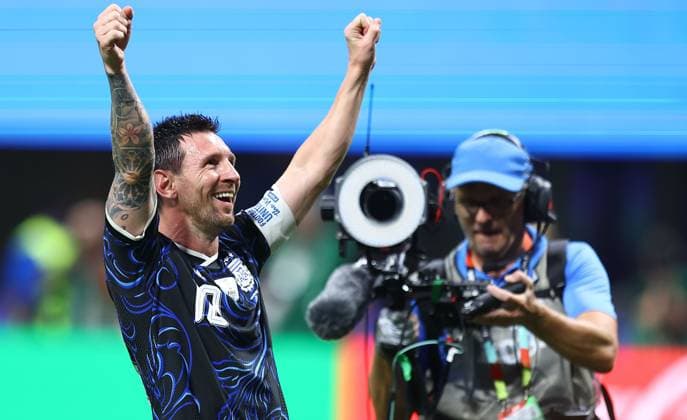 Lionel Messi of Argentina celebrates after the match England v Argentina, 2026 FIFA World Cup, WM, Weltmeisterschaft, Fussball Semi Final, Football, Atlanta Stadium, Atlanta, Georgia, USA - 15 Jul 2026Atlanta Atlanta Stadium Georgia (GA) United States of America  Copyright: xMichaelxZemanek Shutterstockx 16992756gz