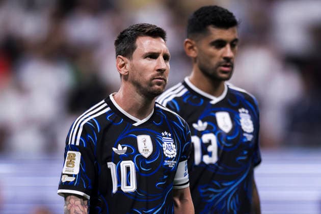 England v Argentina - FIFA World Cup, WM, Weltmeisterschaft, Fussball 2026 Lionel Messi of Argentina and Cristian Romero of Argentina look on prior to the FIFA World Cup 2026 semi final football match between England and Argentina. Atlanta United States Copyright: xNicolòxCampox