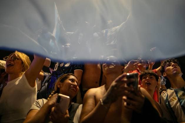 July 16, 2026, Madrid, Madrid, Spain: Argentine fans celebrate in Madrid their advancement to the 2026 World Cup final..Argentine football fans celebrate their team s qualification for the 2026 FIFA World Cup, WM, Weltmeisterschaft, Fussball final in Madrid s Puerta del Sol square after defeating England 2-1 in the semi-final...Argentina will face Spain in New York on Sunday, July 19. Argentine Fans Celebrate In Madrid Their Advancement To The 2026 World Cup Final.  - ZUMAs197 0861766091st Copyright: xSOPAxImagesx