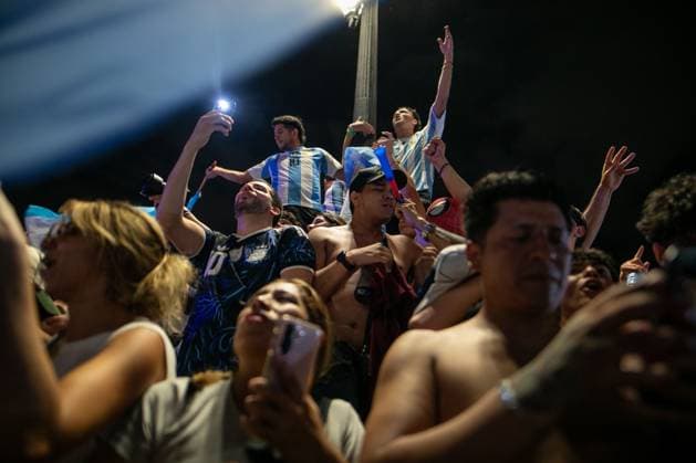 July 16, 2026, Madrid, Madrid, Spain: MADRID, SPAIN Ã¢â‚¬ JULY 15, 2026: Argentine football fans celebrate in Puerta del Sol after Argentina defeat England 2-1 in the 2026 FIFA World Cup, WM, Weltmeisterschaft, Fussball semi-final. Argentina advance to the final, where they will face Spain in New York on Sunday, July 19. JNA Press Argentine Fans Celebrate World Cup Final Qualification In Madrid  - ZUMAq101 0861767736st Copyright: xC.xCarvajalx