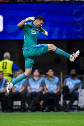 England v Argentina - FIFA World Cup, WM, Weltmeisterschaft, Fussball 2026 Emiliano Martinez of Argentina celebrates during the FIFA World Cup 2026 semi final football match between England and Argentina. Atlanta United States Copyright: xNicolòxCampox