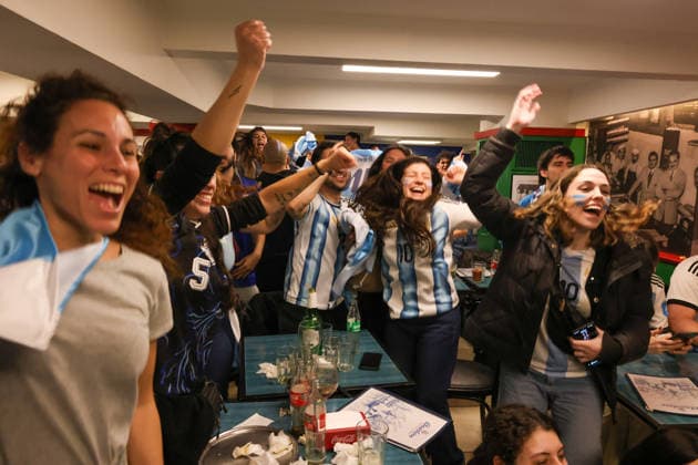 July 15, 2026, Buenos Aires, Buenos Aires, Argentina: Argentines celebrate around the Obelisk in B.A. after beating England in the semifinal and securing a spot in the World Cup final against Spain. World News - July 15, 2026  - ZUMAa188 0861759519st Copyright: xPaulaxAcunzox