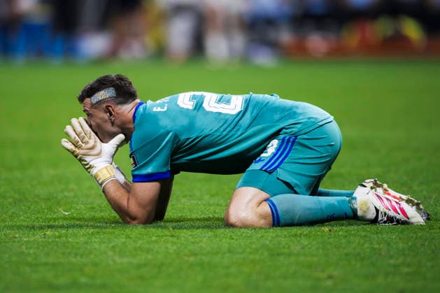 England v Argentina - FIFA World Cup, WM, Weltmeisterschaft, Fussball 2026 Emiliano Martinez of Argentina celebrates following the final whistle of the FIFA World Cup 2026 semi final football match between England and Argentina. Atlanta United States Copyright: xNicolòxCampox