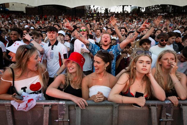 England Vs Argentina World Cup Semi Final in Manchester, UK - 15 JULY 2026. England fans seen celebrating after taking the lead during the highly anticipated World Cup semi-final. The sold-out Castlefield Bowl, organised by The Road Victory, saw thousands of fans come together to watch England play Argentina in a World Cup battle for the first time since France 98. Manchester United, ManU Kingdom Copyright: xAndyxBartonx xSOPAxImagesx 0861772974st