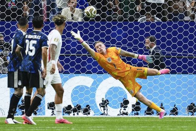 Football: 2026 World Cup England goalkeeper Jordan Pickford concedes Argentina s first goal in the second half of a World Cup semifinal football match at Atlanta Stadium in Atlanta on July 15, 2026.  A14AA0005623243P