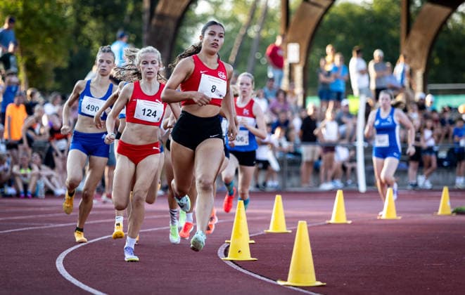 Abendsportfest Pfungstadt; Pfungstadt, 15.07.2026 Unterwegs im 800m-Lauf (von links): Franziska Bichlmeier (GER LAC Passau) und Kathrin Isabel Griesar (GER ASC Darmstadt); Abendsportfest Pfungstadt am 15.07.2026 im TSV-Stadion in Pfungstadt (Hessen). *** Pfungstadt Evening Sports Meet, Pfungstadt, July 15, 2026: In the 800-meter race, from left: Franziska Bichlmeier (GER LAC Passau) and Kathrin Isabel Griesar (GER ASC Darmstadt). Pfungstadt Evening Sports Festival on July 15, 2026, at the TSV Stadium in Pfungstadt, Hesse Copyright: xBEAUTIFULxSPORTS R.xSchmittx