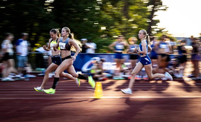 Abendsportfest Pfungstadt; Pfungstadt, 15.07.2026 Impression: Läuferinnen unterwegs im abendlichen Gegenlicht in ihrem 800m-Rennen; Abendsportfest Pfungstadt am 15.07.2026 im TSV-Stadion in Pfungstadt (Hessen). *** Pfungstadt Evening Sports Festival, Pfungstadt, July 15, 2026: A scene of female runners competing in their 800-meter race against the evening backlight at the Pfungstadt Evening Sports Festival on July 15, 2026, at the TSV Stadium in Pfungstadt, Hesse Copyright: xBEAUTIFULxSPORTS R.xSchmittx