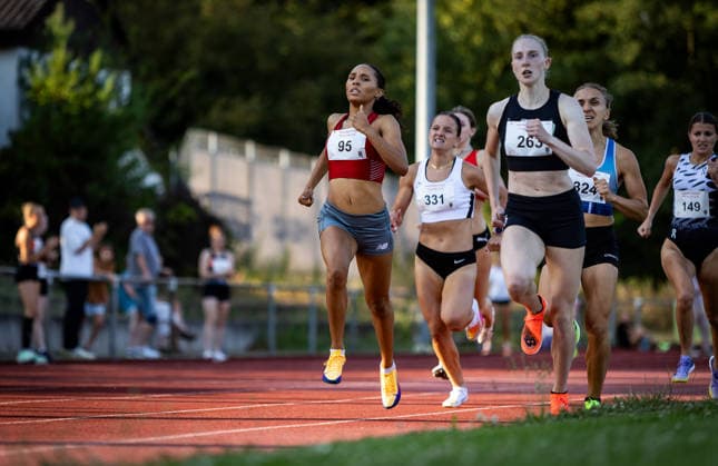 Abendsportfest Pfungstadt; Pfungstadt, 15.07.2026 Im Schlussspurt im 800m-Lauf (von links): Vanda Skupin-Alfa (GER Königsteiner LV) und Justine Wehner (GER MSC Magdeburg); Abendsportfest Pfungstadt am 15.07.2026 im TSV-Stadion in Pfungstadt (Hessen). *** Pfungstadt Evening Track Meet, Pfungstadt, July 15, 2026: In the final sprint of the 800-meter race, from left: Vanda Skupin Alfa (GER, Königsteiner LV) and Justine Wehner (GER, MSC Magdeburg) at the Pfungstadt Evening Sports Festival on July 15, 2026, at the TSV Stadium in Pfungstadt, Hesse Copyright: xBEAUTIFULxSPORTS R.xSchmittx