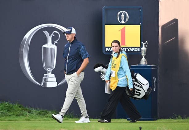 Joe Dean and his caddie and fiancee, Emily Lyle, walk onto the 1st Tee 154th Open Golf Championships, Royal Birkdale, Southport, UK - 16 Jul 2026Southport Royal Birkdale United Kingdom  Copyright: xGreigxCowie Shutterstockx 16988293o
