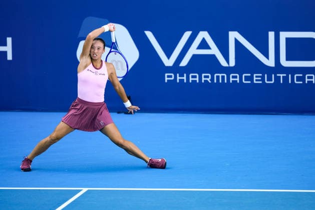 Vanda Pharmaceuticals Athens Open - Day 3 Qinwen Zheng of China competes against Elena Micic of Australia during their Round of 16 match at the 2026 Vanda Pharmaceuticals Athens Open Women s tennis tournament at the Athens Olympic Tennis Centre in Athens, Greece, on July 15, 2026. Athens Athens Greece  Copyright: xOwenxHammondx originalFilename:hammond-2026vand260715_npPuq.jpg