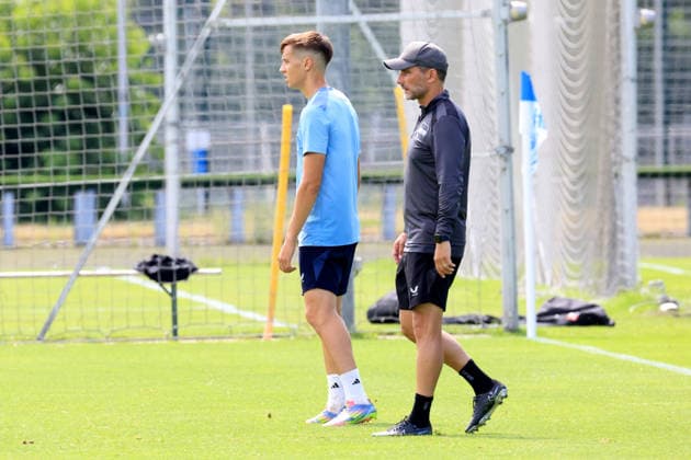 DEU, DFL, 2. FBL Hertha BSC, Training, 15.07.2026, Sportforum, Berlin, DEU, DFL, 2. FBL Hertha BSC, Training, Cheftrainer Stefan Leitl (Hertha BSC Berlin), mit seinem Bruder Filip Brekalo DFL - regulations prohibit any use of Photographs as image sequences and or quasi-video Berlin Sportforum Berlin Deutschland *** GER, DFL, 2nd Bundesliga Hertha BSC, Training, July 15, 2026, Sportforum, Berlin, GER, DFL, 2nd Bundesliga Hertha BSC, Training, Head Coach Stefan Leitl of Hertha BSC Berlin, with his brother Filip Brekalo. DFL regulations prohibit any use of photographs as image sequences and or quasi-video. Berlin Sportforum, Berlin, Germany Copyright: xNordphotox xEnglerx