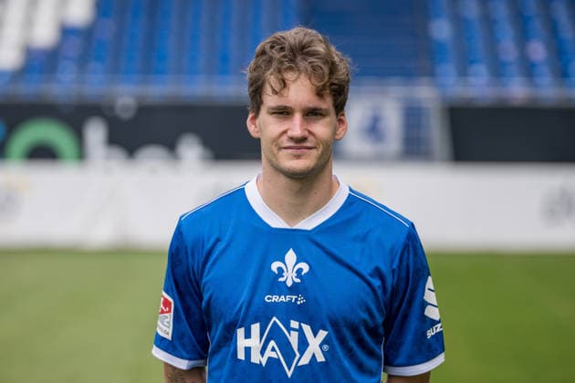15.07.2026, xfux, Fussball 2.Bundesliga, SV Darmstadt 98 Fototermin Saison 2026 2027 - Porträttermin 2026 2027, v.l. Florian Kleinhansl (SV Darmstadt 98) Darmstadt *** July 15, 2026, xfux, Soccer, 2. Bundesliga, SV Darmstadt 98 Photo Shoot for the 2026–2027 Season, Portrait Session for the 2026–2027 Season, from left: Florian Kleinhansl, SV Darmstadt 98, Darmstadt