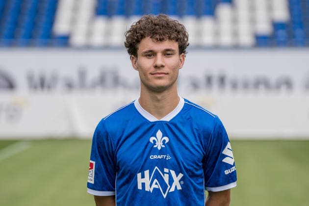 15.07.2026, xfux, Fussball 2.Bundesliga, SV Darmstadt 98 Fototermin Saison 2026 2027 - Porträttermin 2026 2027, v.l. Manolo Merx (SV Darmstadt 98) Darmstadt *** July 15, 2026, xfux, Soccer, 2. Bundesliga, SV Darmstadt 98 Photo Shoot for the 2026–2027 Season, Portrait Session for the 2026–2027 Season, from left: Manolo Merx, SV Darmstadt 98, Darmstadt