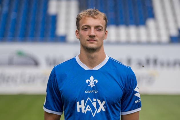15.07.2026, xfux, Fussball 2.Bundesliga, SV Darmstadt 98 Fototermin Saison 2026 2027 - Porträttermin 2026 2027, v.l. Yannik Lührs Luehrs (SV Darmstadt 98) Darmstadt *** July 15, 2026, xfux, Soccer, 2. Bundesliga, SV Darmstadt 98 Photo Shoot for the 2026–2027 Season, Portrait Session for the 2026–2027 Season, from left: Yannik Lührs, Luehrs, SV Darmstadt 98, Darmstadt