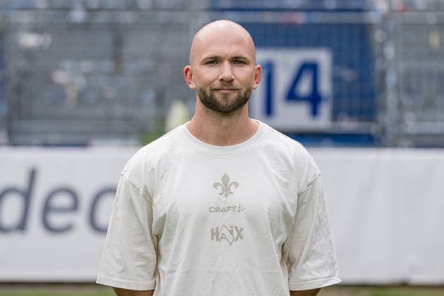 15.07.2026, xfux, Fussball 2.Bundesliga, SV Darmstadt 98 Fototermin Saison 2026 2027 - Porträttermin 2026 2027, v.l. Athletiktrainer Felix Forster (SV Darmstadt 98) Darmstadt *** July 15, 2026, xfux, Soccer, 2. Bundesliga, SV Darmstadt 98 Photo Shoot for the 2026–2027 Season, Portrait Session for the 2026–2027 Season, from left: Athletic Trainer Felix Forster, SV Darmstadt 98, Darmstadt