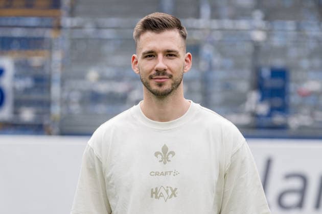 15.07.2026, xfux, Fussball 2.Bundesliga, SV Darmstadt 98 Fototermin Saison 2026 2027 - Porträttermin 2026 2027, v.l. Data Science Fabian Schneider (SV Darmstadt 98) Darmstadt *** July 15, 2026, xfux, Soccer, 2. Bundesliga, SV Darmstadt 98 Photo Shoot for the 2026–2027 Season, Portrait Session for the 2026–2027 Season, from left: Data Science, Fabian Schneider, SV Darmstadt 98, Darmstadt