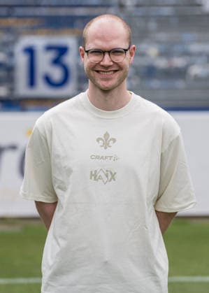 15.07.2026, xfux, Fussball 2.Bundesliga, SV Darmstadt 98 Fototermin Saison 2026 2027 - Porträttermin 2026 2027, v.l. Scout Konstantin Langhammer (SV Darmstadt 98) Darmstadt *** July 15, 2026, xfux, Soccer, 2. Bundesliga, SV Darmstadt 98 Photo Shoot for the 2026–2027 Season, Portrait Session for the 2026–2027 Season, from left: Scout Konstantin Langhammer, SV Darmstadt 98, Darmstadt