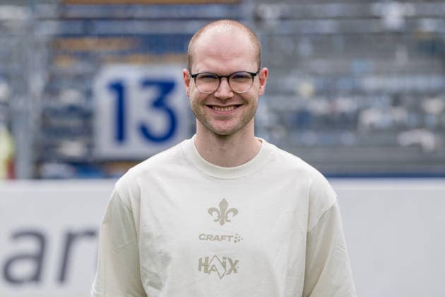 15.07.2026, xfux, Fussball 2.Bundesliga, SV Darmstadt 98 Fototermin Saison 2026 2027 - Porträttermin 2026 2027, v.l. Scout Konstantin Langhammer (SV Darmstadt 98) Darmstadt *** July 15, 2026, xfux, Soccer, 2. Bundesliga, SV Darmstadt 98 Photo Shoot for the 2026–2027 Season, Portrait Session for the 2026–2027 Season, from left: Scout Konstantin Langhammer, SV Darmstadt 98, Darmstadt