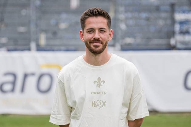 15.07.2026, xfux, Fussball 2.Bundesliga, SV Darmstadt 98 Fototermin Saison 2026 2027 - Porträttermin 2026 2027, v.l. Ernährungsberater Ernaehrungsberater Silas Zehnder (SV Darmstadt 98) Darmstadt *** July 15, 2026, xfux, Soccer 2. Bundesliga, SV Darmstadt 98 Photo Shoot for the 2026–2027 Season, Portrait Session 2026–2027, from left: Nutritionist Silas Zehnder, SV Darmstadt 98, Darmstadt