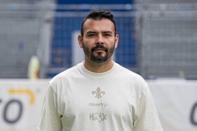 15.07.2026, xfux, Fussball 2.Bundesliga, SV Darmstadt 98 Fototermin Saison 2026 2027 - Porträttermin 2026 2027, v.l. Mannschaftsarzt Dr. Oscar Velasquez (SV Darmstadt 98) Darmstadt *** July 15, 2026, xfux, Soccer, 2. Bundesliga, SV Darmstadt 98 Photo Shoot for the 2026–2027 Season, Portrait Session for the 2026–2027 Season, from left: Team Doctor Dr. Oscar Velasquez, SV Darmstadt 98, Darmstadt