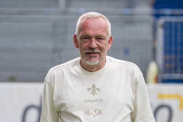 15.07.2026, xfux, Fussball 2.Bundesliga, SV Darmstadt 98 Fototermin Saison 2026 2027 - Porträttermin 2026 2027, v.l. Betreuer Michael Richter (SV Darmstadt 98) Darmstadt *** July 15, 2026, xfux, Soccer, 2. Bundesliga, SV Darmstadt 98 Photo Shoot for the 2026–2027 Season, Portrait Session for the 2026–2027 Season, from left: Coach Michael Richter, SV Darmstadt 98, Darmstadt