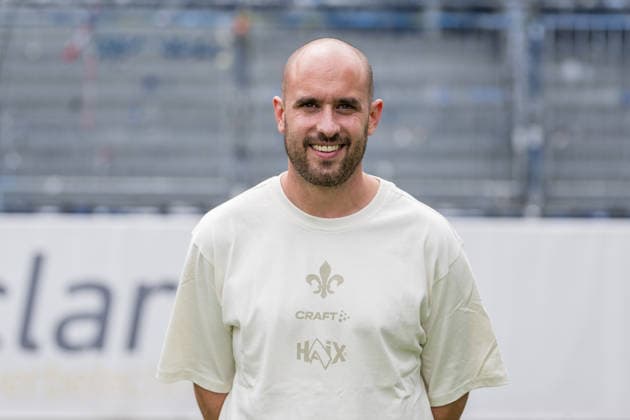 15.07.2026, xfux, Fussball 2.Bundesliga, SV Darmstadt 98 Fototermin Saison 2026 2027 - Porträttermin 2026 2027, v.l. Leiter der Lizenzspielerabteilung Matthias Neumann (SV Darmstadt 98) Darmstadt *** July 15, 2026, xfux, Soccer, 2. Bundesliga, SV Darmstadt 98 Photo Shoot for the 2026–2027 Season, Portrait Session for the 2026–2027 Season, from left: Matthias Neumann, Head of the Professional Players Department, SV Darmstadt 98, Darmstadt