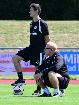 16.07.2026 - Fussball - 2. Bundesliga - Saison 2026 2027 - SpVgg Greuther Fürth Fuerth - Trainingslager Bad Wörishofen - - xwoxzix - Simon Hofmann ( Videoanalyse SpVgg Greuther Fürth ) Heiko Vogel ( Trainer SpVgg Greuther Fürth ) *** July 16, 2026 Soccer 2. Bundesliga 2026–2027 Season SpVgg Greuther Fürth Fürth Training Camp in Bad Wörishofen xwoxzix Simon Hofmann Video Analysis SpVgg Greuther Fürth Heiko Vogel, Coach of SpVgg Greuther Fürth