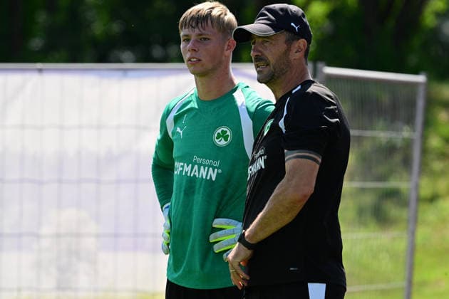 16.07.2026 - Fussball - 2. Bundesliga - Saison 2026 2027 - SpVgg Greuther Fürth Fuerth - Trainingslager Bad Wörishofen - - xwoxzix - Florian Hellstern (1, SpVgg Greuther Fürth ) Frank Kackert (Torwarttrainer SpVgg Greuther Fürth ) *** July 16, 2026 Soccer 2. Bundesliga 2026–2027 Season SpVgg Greuther Fürth Fürth Training Camp in Bad Wörishofen xwoxzix Florian Hellstern 1, SpVgg Greuther Fürth Frank Kackert, goalkeeper coach for SpVgg Greuther Fürth