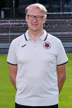 Vereinsarzt Prof. Dr. Marc Horlitz; FC Viktoria Köln 1904 e.V.; 3.Liga, Porträttermin 2026 2027 am 16.07.2026 im Sportpark Höhenberg Nordrhein-Westfalen Deutschland *** Club Physician Prof. Dr. Marc Horlitz, FC Viktoria Köln 1904 e.V. (3rd Division), photo shoot for the 2026–2027 season on July 16, 2026, at Sportpark Höhenberg, North Rhine-Westphalia, Germany
