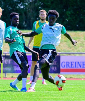 16.07.2026 - Fussball - 2. Bundesliga - Saison 2026 2027 - SpVgg Greuther Fürth Fuerth - Trainingslager Bad Wörishofen - - xwoxzix - Pepe Mendes (45, SpVgg Greuther Fürth ) Omar Sillah (42, SpVgg Greuther Fürth , rechts ) *** July 16, 2026 Soccer 2. Bundesliga 2026–2027 Season SpVgg Greuther Fürth Fürth Training Camp in Bad Wörishofen xwoxzix Pepe Mendes 45, SpVgg Greuther Fürth Omar Sillah 42, SpVgg Greuther Fürth, right