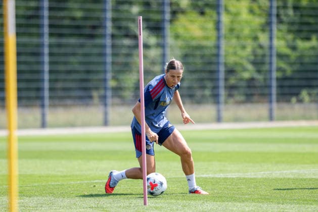Klara Buehl (FC Bayern Muenchen, 17) mit Ball beim Training, GER, FC Bayern Muenchen Frauen Training, Fussball, Google Pixel Frauen-Bundesliga, Saison 2026 2027, 16.07.2026, GER, FC Bayern Muenchen Frauen Training, Fussball, Google Pixel Frauen-Bundesliga, Saison 2026 2027, 16.07.2026 Muenchen *** Klara Buehl, FC Bayern Munich, 17, with the ball during training, GER, FC Bayern Munich Women s Training, Soccer, Google Pixel Women s Bundesliga, 2026–2027 Season, July 16, 2026, GER, FC Bayern Munich Women’s Training, Soccer, Google Pixel Women’s Bundesliga, 2026–2027 Season, July 16, 2026, Munich Copyright: xEibner-Pressefoto JennixMaulx EP_JML