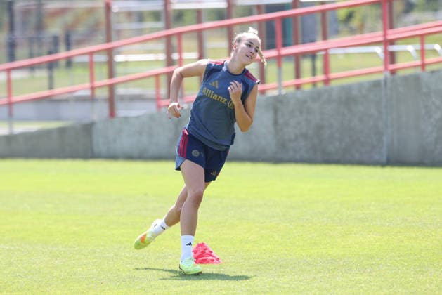 Giulia Gwinn (FC Bayern Muenchen, 07) beim individuellem Training, GER, FC Bayern Muenchen Frauen Training, Fussball, Google Pixel Frauen-Bundesliga, Saison 2026 2027, 16.07.2026, GER, FC Bayern Muenchen Frauen Training, Fussball, Google Pixel Frauen-Bundesliga, Saison 2026 2027, 16.07.2026 Muenchen *** Giulia Gwinn, FC Bayern Munich, July 7, during individual training, GER, FC Bayern Munich Women s Training, Soccer, Google Pixel Women s Bundesliga, 2026–2027 Season, July 16, 2026, GER, FC Bayern Munich Women s Training, Soccer, Google Pixel Women s Bundesliga, 2026–2027 Season, July 16, 2026, Munich Copyright: xEibner-Pressefoto JennixMaulx EP_JML