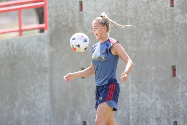 Giulia Gwinn (FC Bayern Muenchen, 07) beim individuellem Training mit Ball, GER, FC Bayern Muenchen Frauen Training, Fussball, Google Pixel Frauen-Bundesliga, Saison 2026 2027, 16.07.2026, GER, FC Bayern Muenchen Frauen Training, Fussball, Google Pixel Frauen-Bundesliga, Saison 2026 2027, 16.07.2026 Muenchen *** Giulia Gwinn, FC Bayern Munich, July 7, during individual training with the ball, GER, FC Bayern Munich Women s Training, Soccer, Google Pixel Women s Bundesliga, 2026–2027 Season, July 16, 2026, GER, FC Bayern Munich Women’s Training, Soccer, Google Pixel Women’s Bundesliga, 2026–2027 Season, July 16, 2026, Munich Copyright: xEibner-Pressefoto JennixMaulx EP_JML
