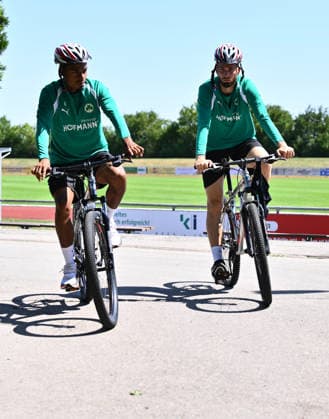 16.07.2026 - Fussball - 2. Bundesliga - Saison 2026 2027 - SpVgg Greuther Fürth Fuerth - Trainingslager Bad Wörishofen - - xwoxzix - Sacha Banse Bansé (6, SpVgg Greuther Fürth ) Doni Edon Arifi (28, SpVgg Greuther Fürth ) auf fahrrad *** July 16, 2026 Soccer 2. Bundesliga 2026–2027 Season SpVgg Greuther Fürth Fürth Training Camp Bad Wörishofen xwoxzix Sacha Banse Bansé 6, SpVgg Greuther Fürth Doni Edon Arifi 28, SpVgg Greuther Fürth on a bike
