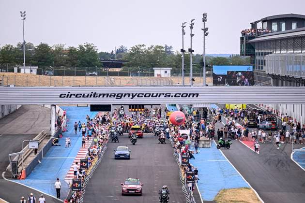 Tour de France 2026 Stage 12 CHALON-SUR-SAONE, FRANCE - JULY 16 : Illustration picture of the start of the race during stage 12 of the 113rd edition of Tour de France an UCI World Tour 2.UWT cycling road race stage for Men Elite of 181 km with start in Circuit Nevers Magny-Cours and finish in Chalon-sur-Saone on July 16, 2026 in Chalon-sur-Saone, France, 16 07 2026 Chalon-sur-Saone France  Copyright: xTomasxSiskx