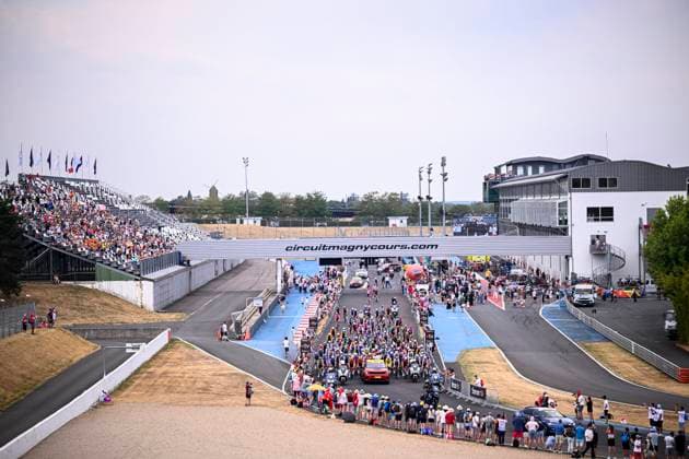 Tour de France 2026 Stage 12 CHALON-SUR-SAONE, FRANCE - JULY 16 : Illustration picture of the start of the race during stage 12 of the 113rd edition of Tour de France an UCI World Tour 2.UWT cycling road race stage for Men Elite of 181 km with start in Circuit Nevers Magny-Cours and finish in Chalon-sur-Saone on July 16, 2026 in Chalon-sur-Saone, France, 16 07 2026 Chalon-sur-Saone France  Copyright: xTomasxSiskx