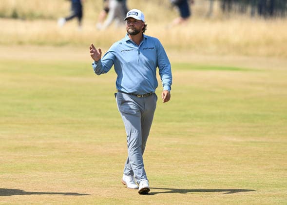 Daniel Brown (ENG) waves to the fans as he walks up the 18th hole to Lead the Open on -4 154th Open Golf Championships, Royal Birkdale, Southport, UK - 16 Jul 2026Southport Royal Birkdale United Kingdom  Copyright: xGreigxCowie Shutterstockx 16988293bh