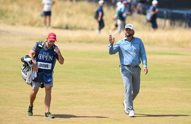 Daniel Brown (ENG) waves to the fans as he walks up the 18th hole to Lead the Open on -4 154th Open Golf Championships, Royal Birkdale, Southport, UK - 16 Jul 2026Southport Royal Birkdale United Kingdom  Copyright: xGreigxCowie Shutterstockx 16988293bi