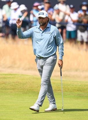Daniel Brown (ENG) Finishes his round at -4 and waves to the fans 154th Open Golf Championships, Royal Birkdale, Southport, UK - 16 Jul 2026Southport Royal Birkdale United Kingdom  Copyright: xGreigxCowie Shutterstockx 16988293bq